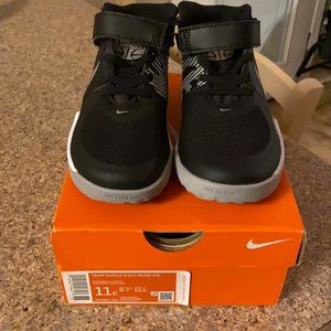 Boys Nike Flyease sneakers, brand new condition